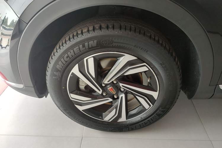 Used Hongqi HS5 2022 Revised Version 2.0T Smart Connect Flagship Edition Left Front Wheel Hub