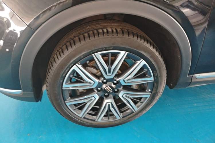 Used Hongqi HS5 2022 Facelifted Version 2.0T Smart Connect Flagship All-Wheel-Drive Edition Left Front Wheel Hub