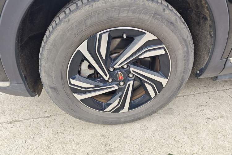 Used Hongqi HS5 2022 Revised Version 2.0T Smart Connect Flagship Edition Left Front Wheel Hub