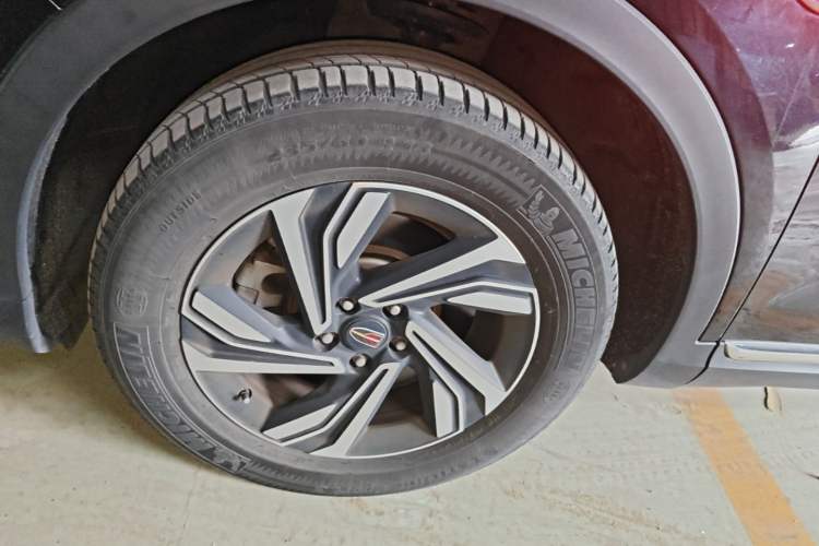Used Hongqi HS5 2022 Revised Version 2.0T Smart Connect Flagship Edition Left Front Wheel Hub