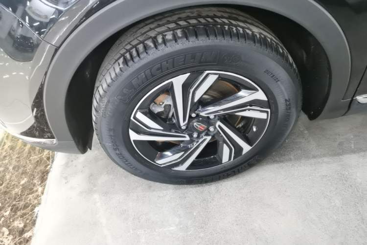 Used Hongqi HS5 2022 Revised Version 2.0T Smart Connect Flagship Edition Left Front Wheel Hub