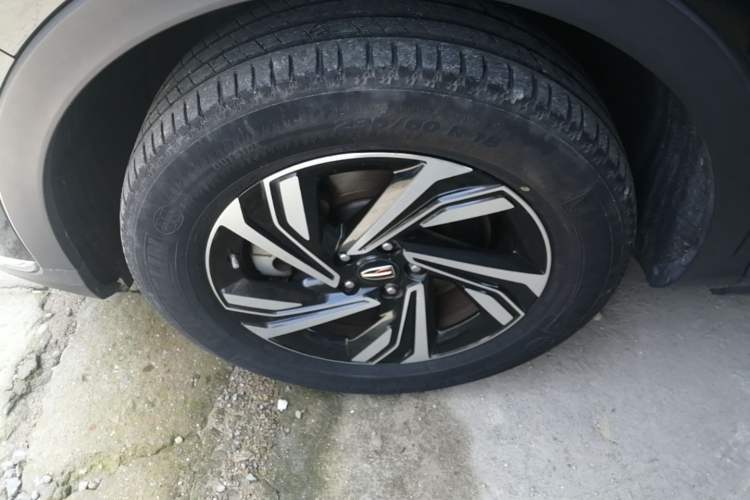 Used Hongqi HS5 2022 Revised Version 2.0T Smart Connect Flagship Edition Left Front Wheel Hub