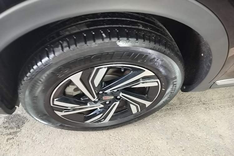Used Hongqi HS5 2022 Revised Version 2.0T Smart Connect Flagship Edition Left Front Wheel Hub