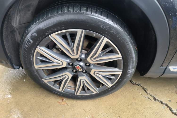 Used Hongqi HS5 2022 Facelifted Version 2.0T Smart Connect Flagship All-Wheel-Drive Edition Left Front Wheel Hub