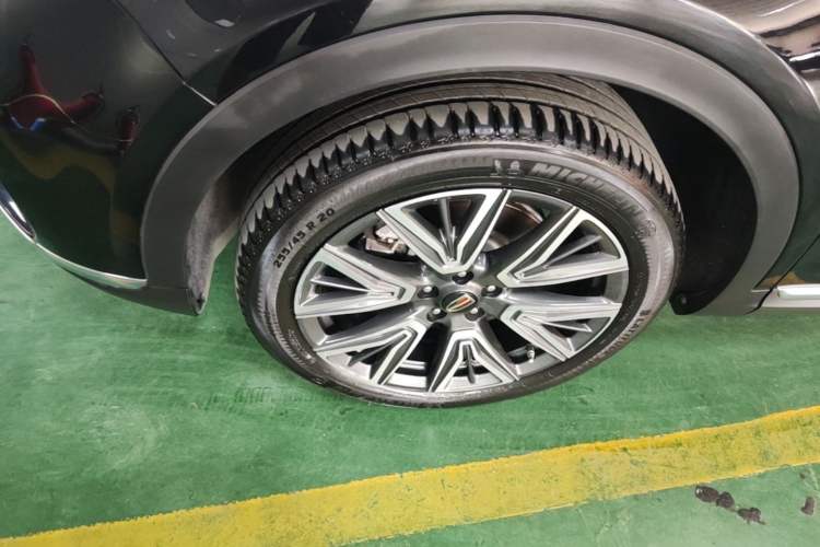Used Hongqi HS5 2022 Facelifted Version 2.0T Smart Connect Flagship All-Wheel-Drive Edition Left Front Wheel Hub