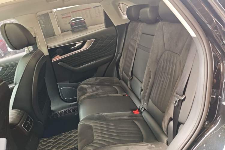 Used Hongqi HS5 2022 Facelifted Version 2.0T Smart Connect Flagship All-Wheel-Drive Edition Left Rear Seat