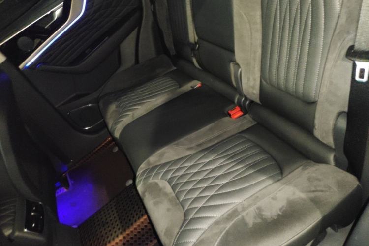 Used Hongqi HS5 2022 2.0T Smart Connect Flagship All-Wheel-Drive Version Left Rear Seat