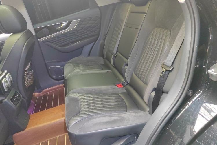 Used Hongqi HS5 2022 Facelifted Version 2.0T Smart Connect Flagship All-Wheel-Drive Edition Left Rear Seat