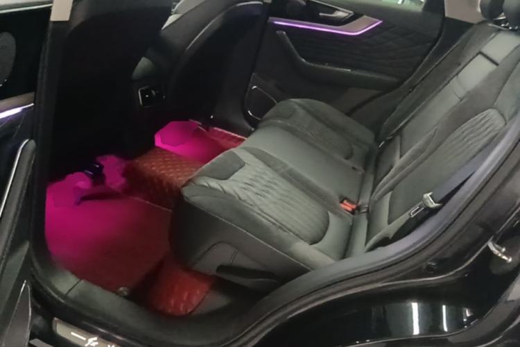 Used Hongqi HS5 2022 Facelifted Version 2.0T Smart Connect Flagship All-Wheel-Drive Edition Left Rear Seat