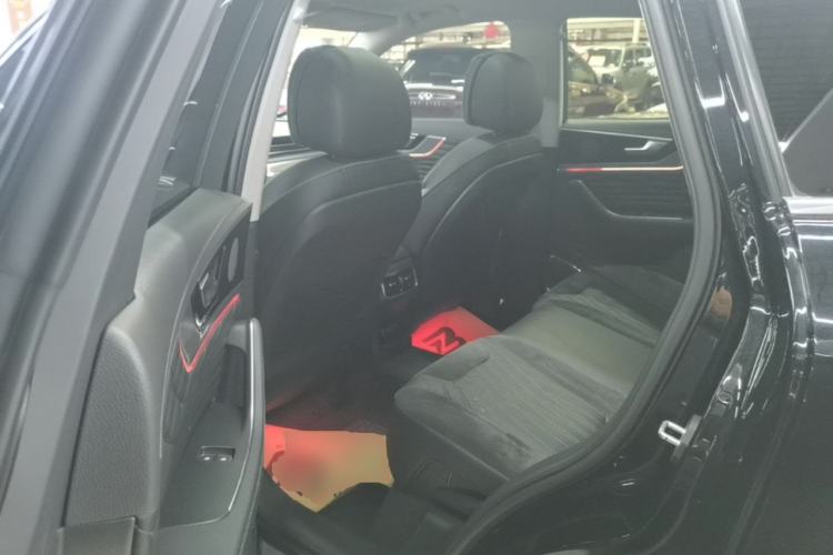 Used Hongqi HS5 2022 Facelifted Version 2.0T Smart Connect Flagship All-Wheel-Drive Edition Left Rear Seat
