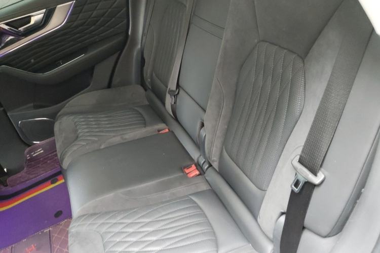 Used Hongqi HS5 2022 2.0T Smart Connect Flagship All-Wheel-Drive Version Left Rear Seat