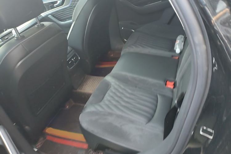 Used Hongqi HS5 2022 Facelifted Version 2.0T Smart Connect Flagship All-Wheel-Drive Edition Left Rear Seat