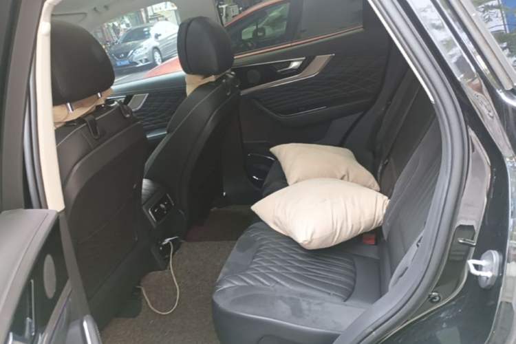 Used Hongqi HS5 2022 Facelifted Version 2.0T Smart Connect Flagship All-Wheel-Drive Edition Left Rear Seat