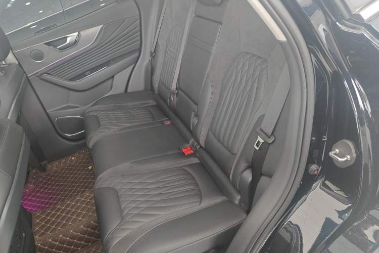 Used Hongqi HS5 2022 2.0T Smart Connect Flagship All-Wheel-Drive Version Left Rear Seat
