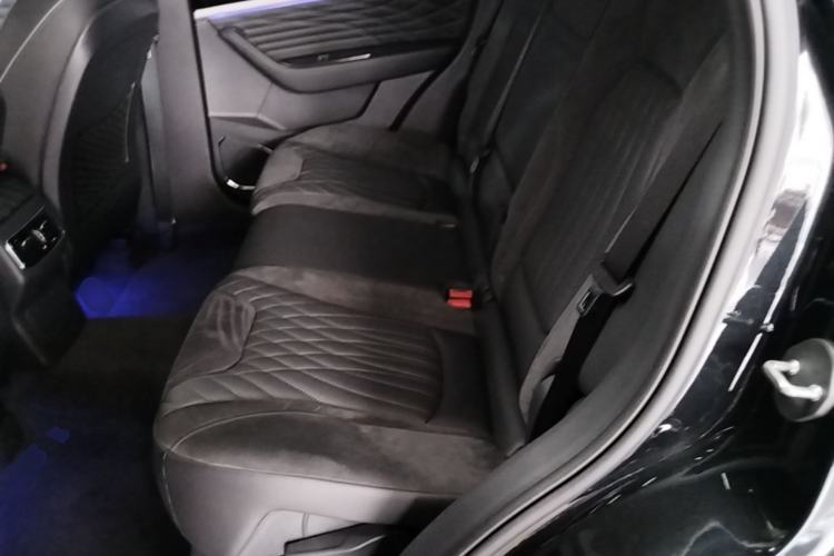 Used Hongqi HS5 2022 Facelifted Version 2.0T Smart Connect Flagship All-Wheel-Drive Edition Left Rear Seat