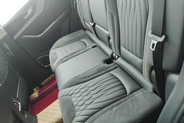 Used Hongqi HS5 2022 Revised Version 2.0T Smart Connect Flagship Edition Left Rear Seat