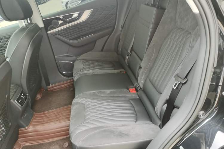 Used Hongqi HS5 2022 2.0T Smart Connect Flagship All-Wheel-Drive Version Left Rear Seat