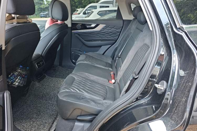 Used Hongqi HS5 2022 Facelifted Version 2.0T Smart Connect Flagship All-Wheel-Drive Edition Left Rear Seat