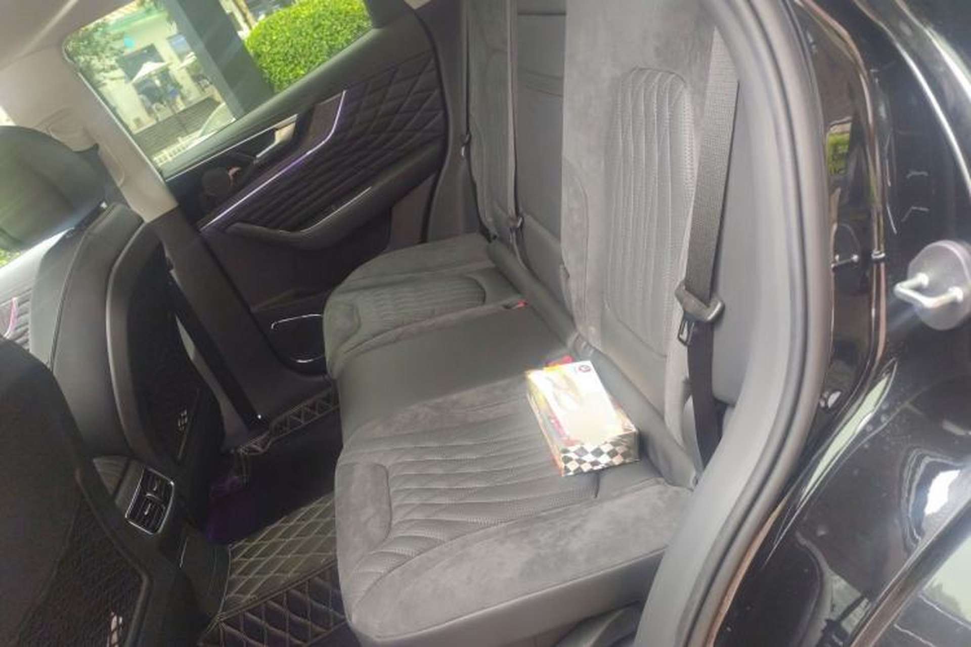 Used Hongqi HS5 2022 2.0T Smart Connect Flagship All-Wheel-Drive Version Left Rear Seat