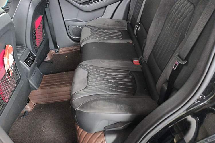Used Hongqi HS5 2022 2.0T Smart Connect Flagship Edition Left Rear Seat