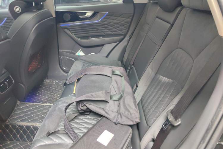 Used Hongqi HS5 2022 2.0T Smart Connect Flagship All-Wheel-Drive Version Left Rear Seat