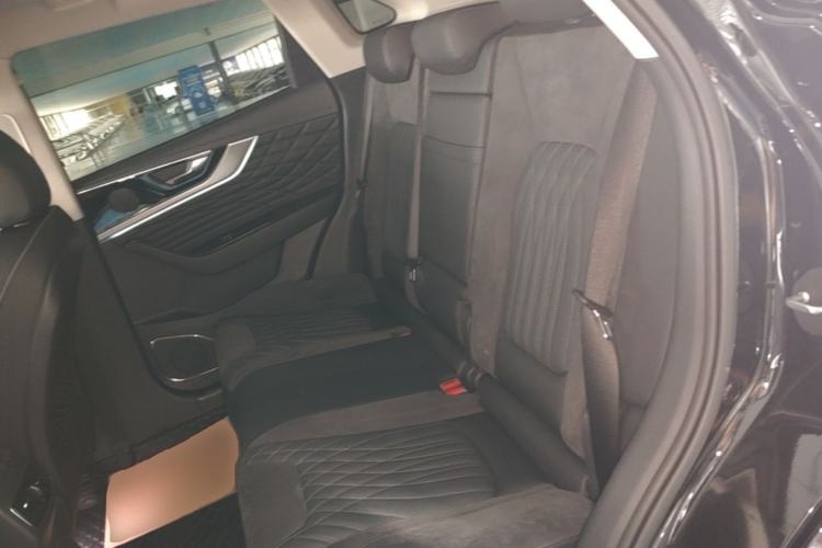 Used Hongqi HS5 2022 Facelifted Version 2.0T Smart Connect Flagship All-Wheel-Drive Edition Left Rear Seat