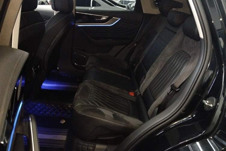 Used Hongqi HS5 2022 Facelifted Version 2.0T Smart Connect Flagship All-Wheel-Drive Edition Left Rear Seat