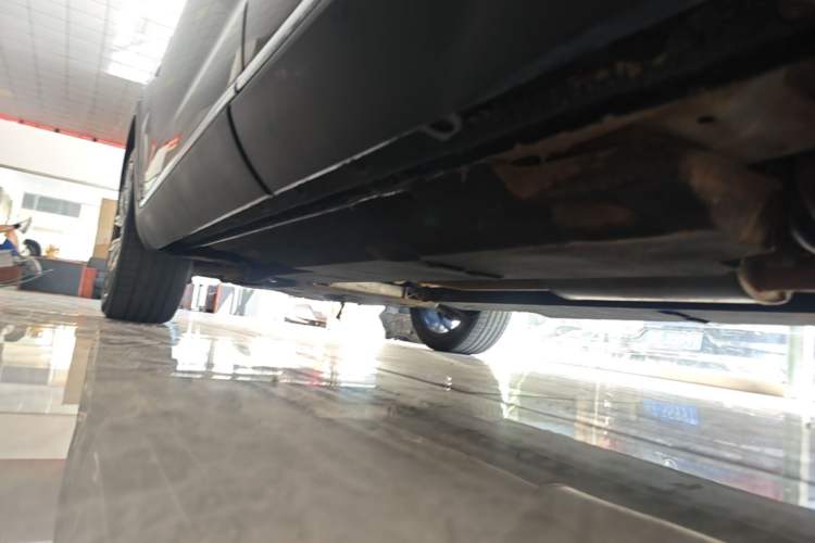 Used Hongqi HS5 2022 Facelifted Version 2.0T Smart Connect Flagship All-Wheel-Drive Edition Left Side Sill