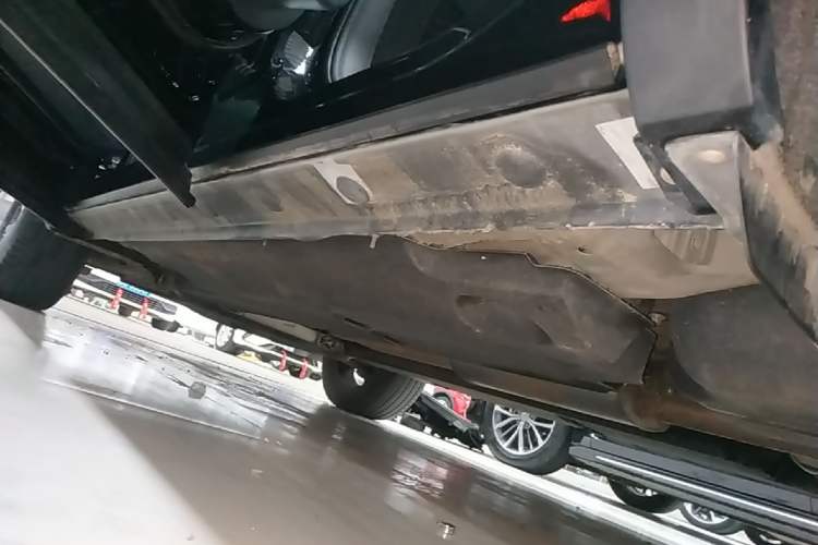 Used Hongqi HS5 2022 2.0T Smart Connect Flagship Edition Left Side Sill