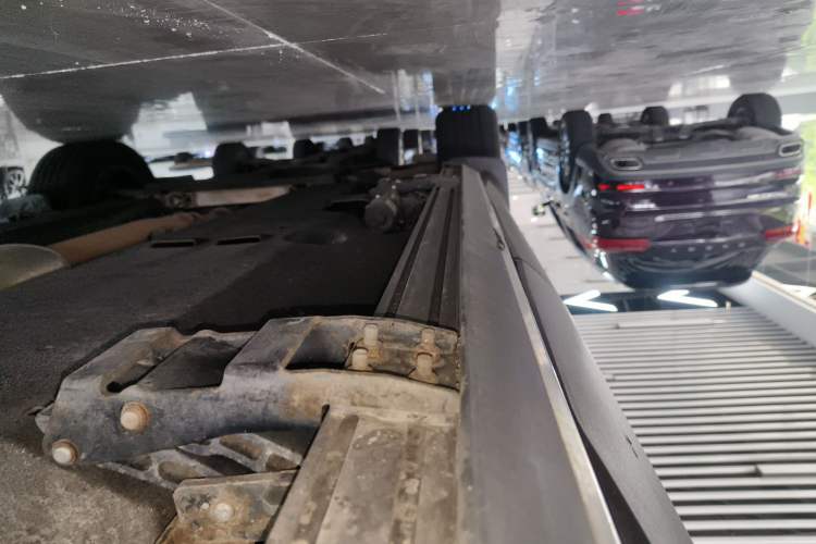 Used Hongqi HS5 2022 2.0T Smart Connect Flagship Edition Left Side Sill