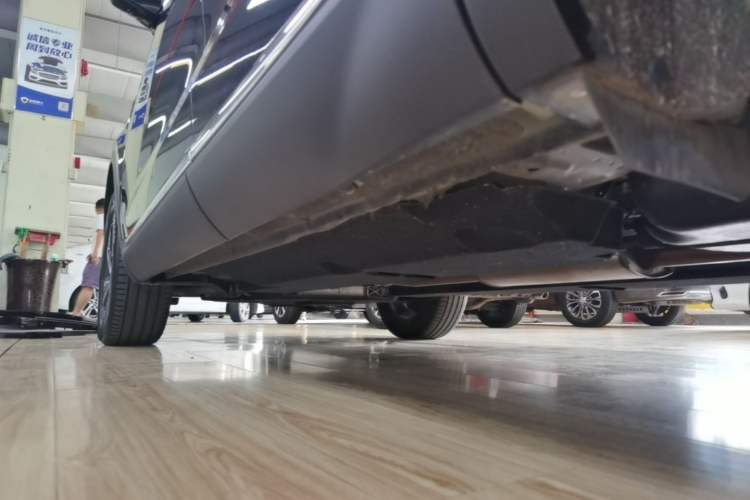 Used Hongqi HS5 2022 Revised Version 2.0T Smart Connect Flagship Edition Left Side Sill