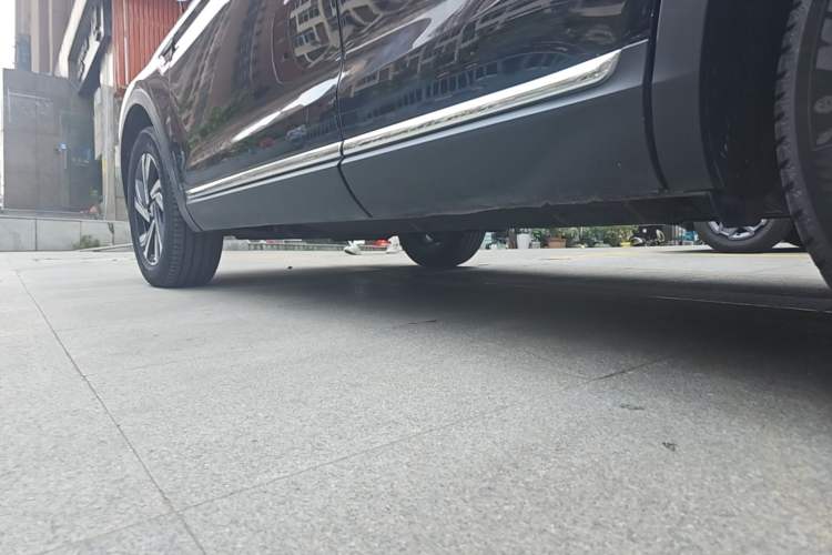 Used Hongqi HS5 2022 Revised Version 2.0T Smart Connect Flagship Edition Left Side Sill