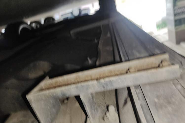 Used Hongqi HS5 2022 2.0T Smart Connect Flagship All-Wheel-Drive Version Left Side Sill