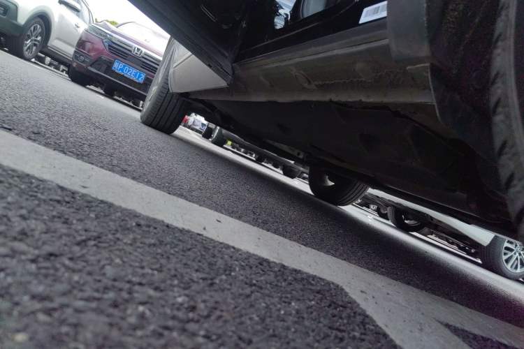 Used Hongqi HS5 2022 Revised Version 2.0T Smart Connect Flagship Edition Left Side Sill
