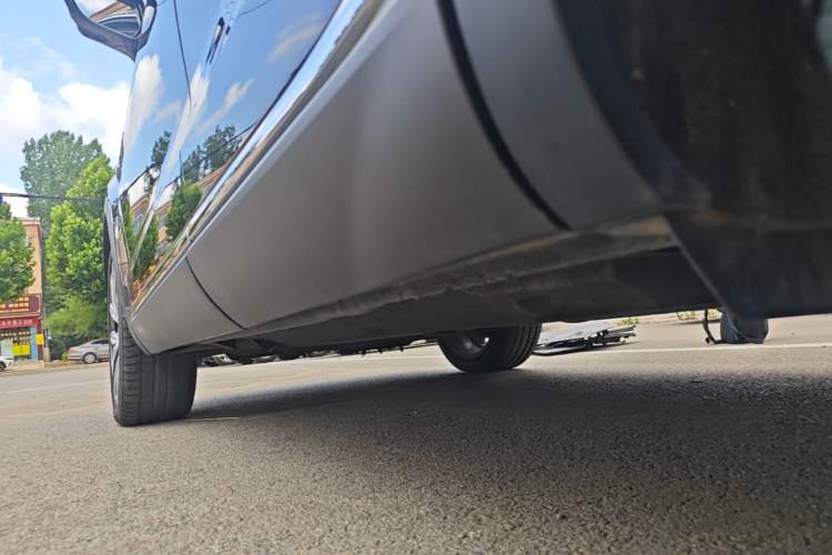 Used Hongqi HS5 2022 Facelifted Version 2.0T Smart Connect Flagship All-Wheel-Drive Edition Left Side Sill