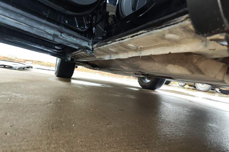 Used Hongqi HS5 2022 Revised Version 2.0T Smart Connect Flagship Edition Left Side Sill