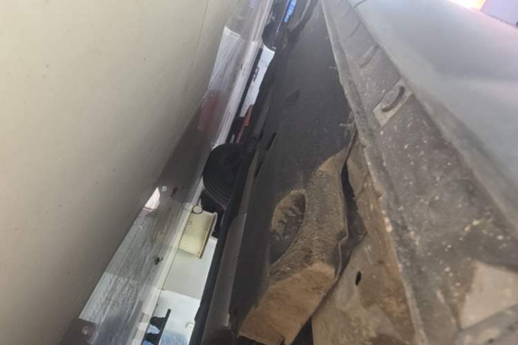 Used Hongqi HS5 2022 Revised Version 2.0T Smart Connect Flagship Edition Left Side Sill