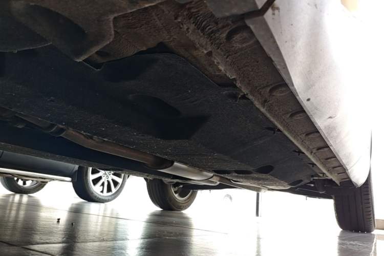 Used Hongqi HS5 2022 Revised Version 2.0T Smart Connect Flagship Edition Left Side Sill