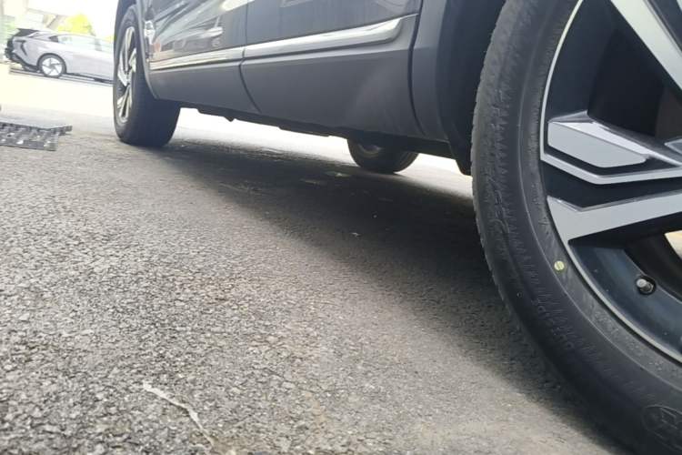 Used Hongqi HS5 2022 2.0T Smart Connect Flagship Edition Left Side Sill