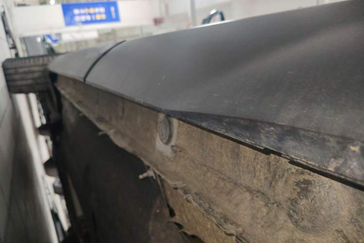 Used Hongqi HS5 2022 Revised Version 2.0T Smart Connect Flagship Edition Left Side Sill