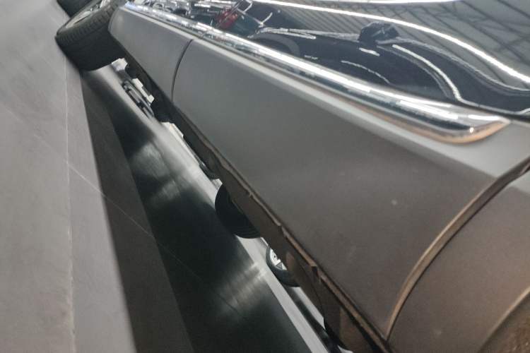 Used Hongqi HS5 2022 Revised Version 2.0T Smart Connect Flagship Edition Left Side Sill