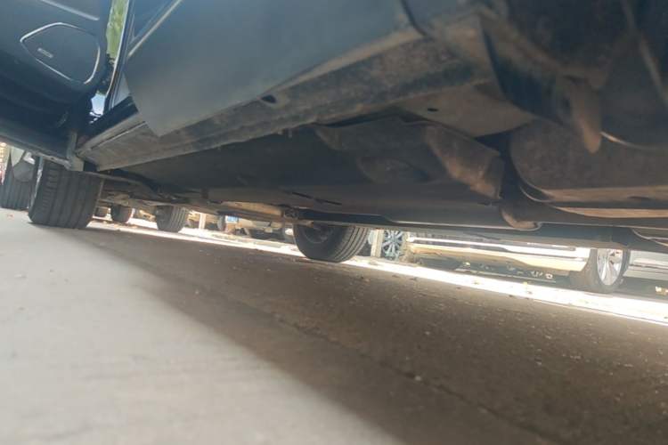 Used Hongqi HS5 2022 Revised Version 2.0T Smart Connect Flagship Edition Left Side Sill