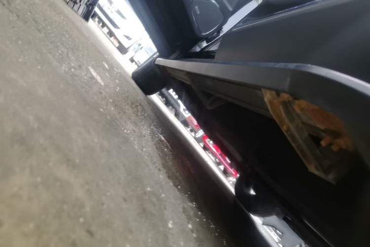 Used Hongqi HS5 2022 Revised Version 2.0T Smart Connect Flagship Edition Left Side Sill