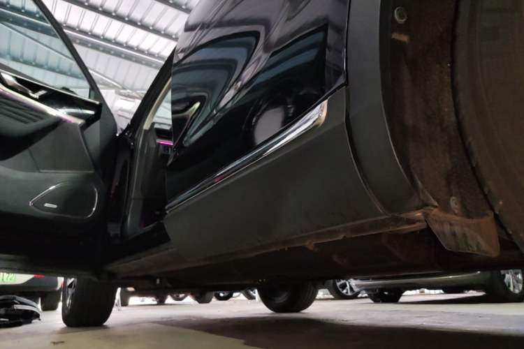 Used Hongqi HS5 2022 2.0T Smart Connect Flagship Enjoyment Purchase Edition Left Side Sill