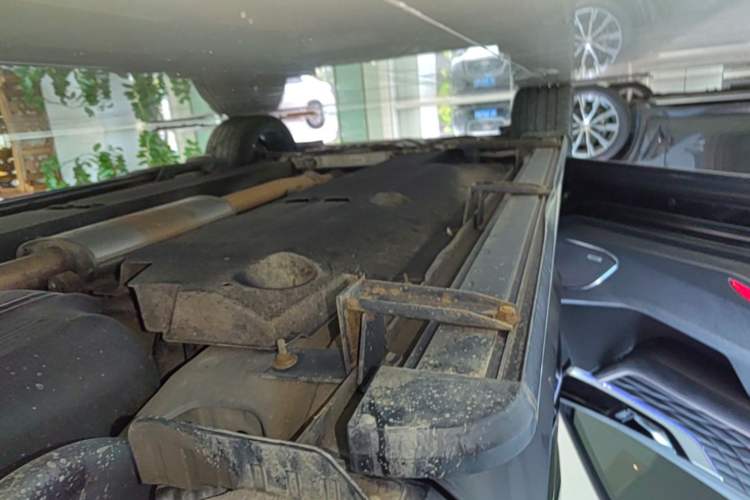 Used Hongqi HS5 2022 Facelifted Version 2.0T Smart Connect Flagship All-Wheel-Drive Edition Left Side Sill