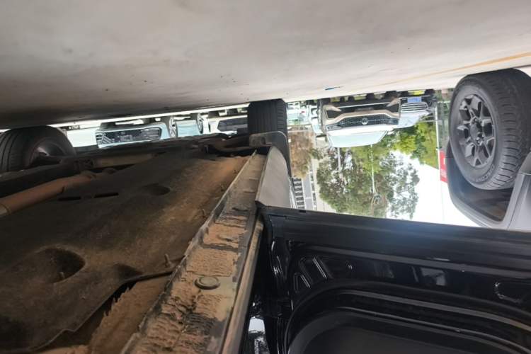 Used Hongqi HS5 2022 Revised Version 2.0T Smart Connect Flagship Edition Left Side Sill