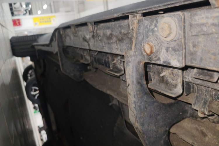 Used Hongqi HS5 2022 Revised Version 2.0T Smart Connect Flagship Edition Left Side Sill
