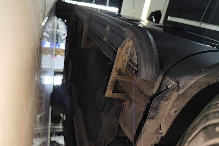 Used Hongqi HS5 2022 Revised Version 2.0T Smart Connect Flagship Edition Left Side Sill