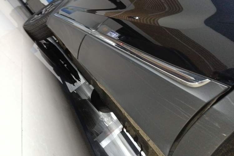 Used Hongqi HS5 2022 Revised Version 2.0T Smart Connect Flagship Edition Left Side Sill