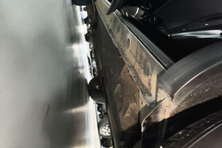 Used Hongqi HS5 2022 Revised Version 2.0T Smart Connect Flagship Edition Left Side Sill